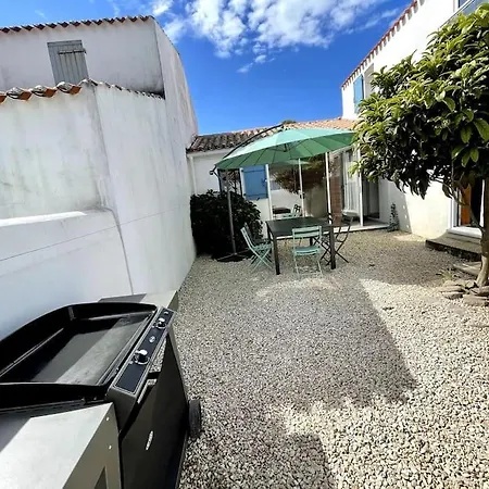 Maison De Famille Au Bord De La